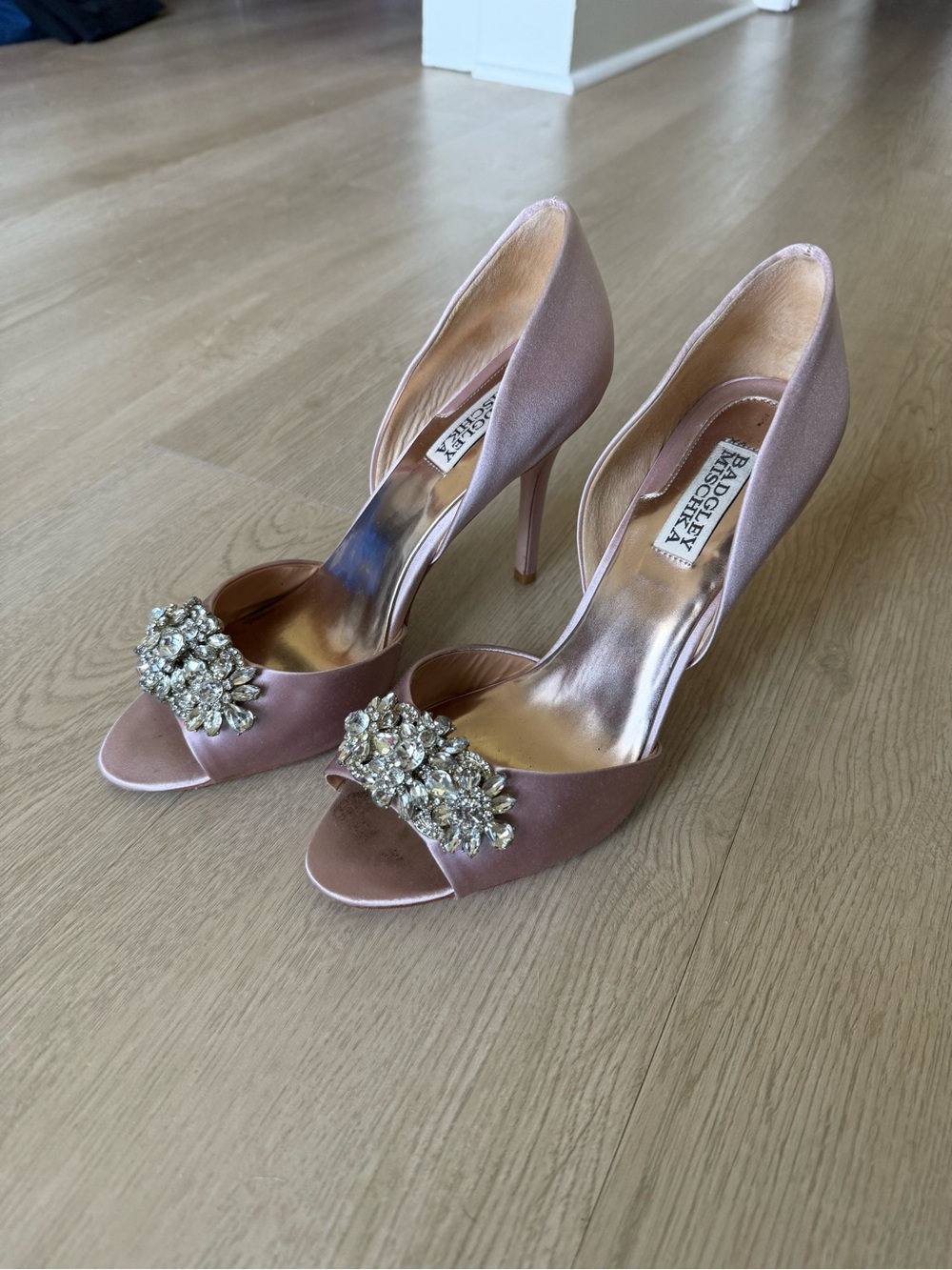 Badgley Mischka Rose Pink Satin Jeweled Giana Pumps with Box 9